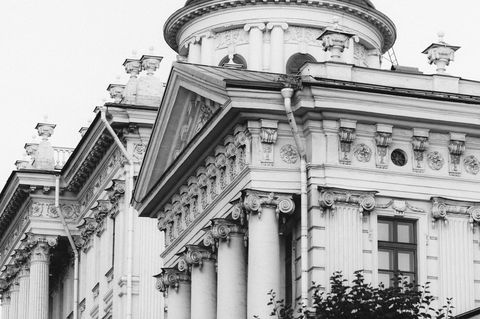 Что отличает архитектора для элитного загородного дома от обычного проектировщика?