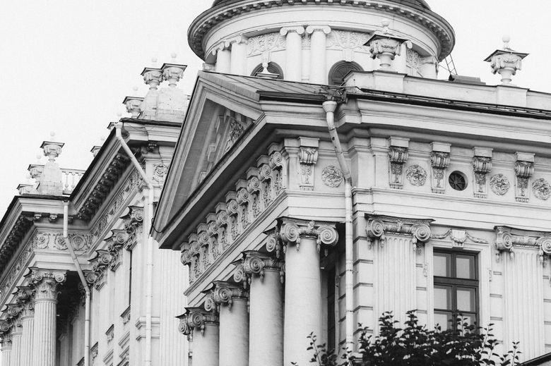 Что отличает архитектора для элитного загородного дома от обычного проектировщика?