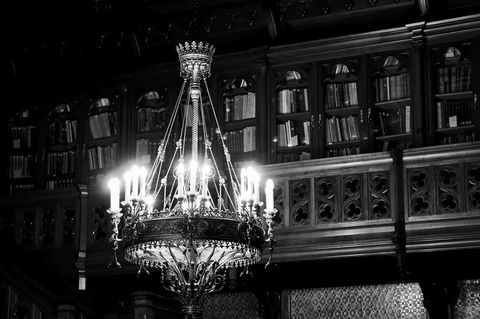 Какие нормы освещённости действуют для зоны чтения и книжных стеллажей