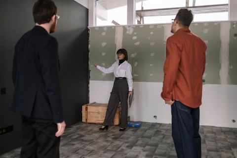 Что такое перепланировка с переносом инженерных сетей и чем она отличается от