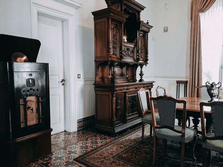 Какие параметры влажности считаются безопасными для ценных предметов?